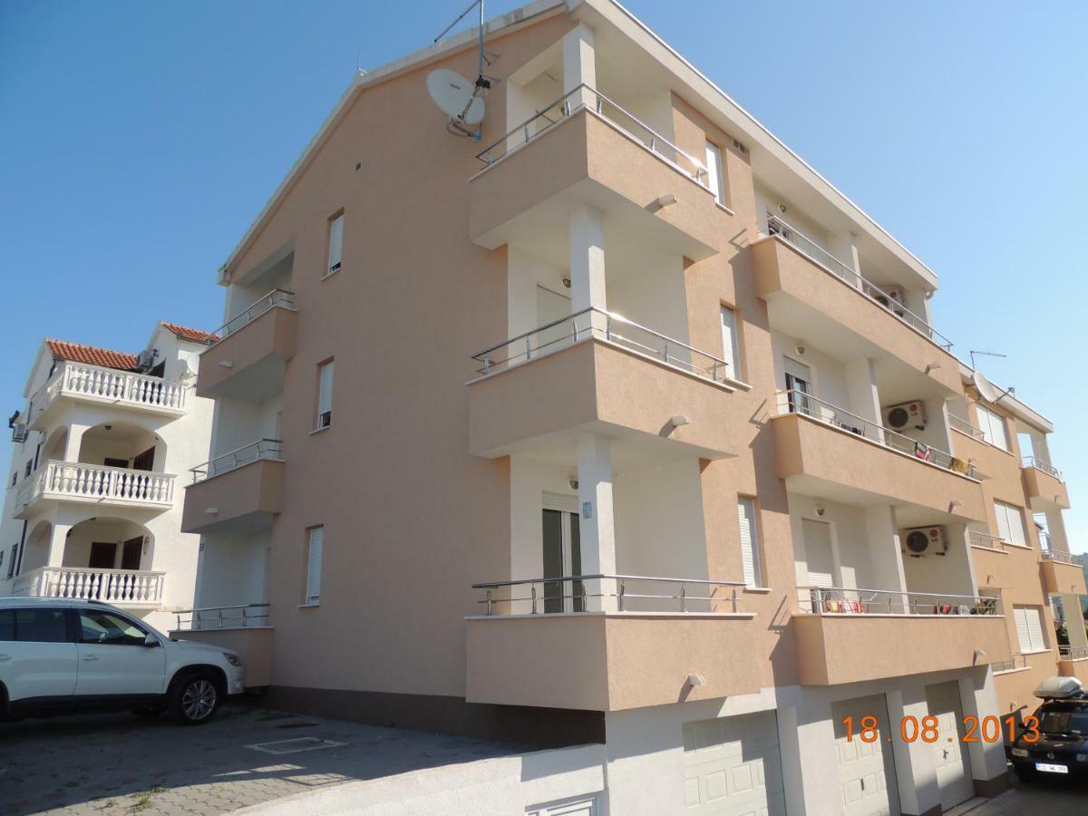 Apartments Naomi And Marsel Trogir Exteriör bild